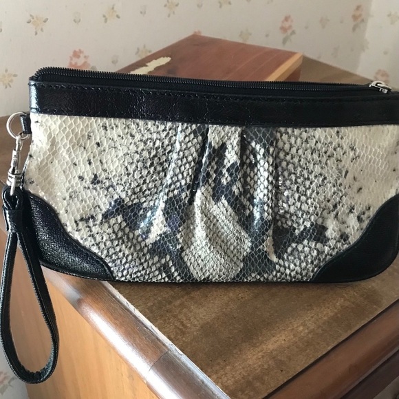 Wilson’s Ladies Wrist Clutch - Picture 1 of 3